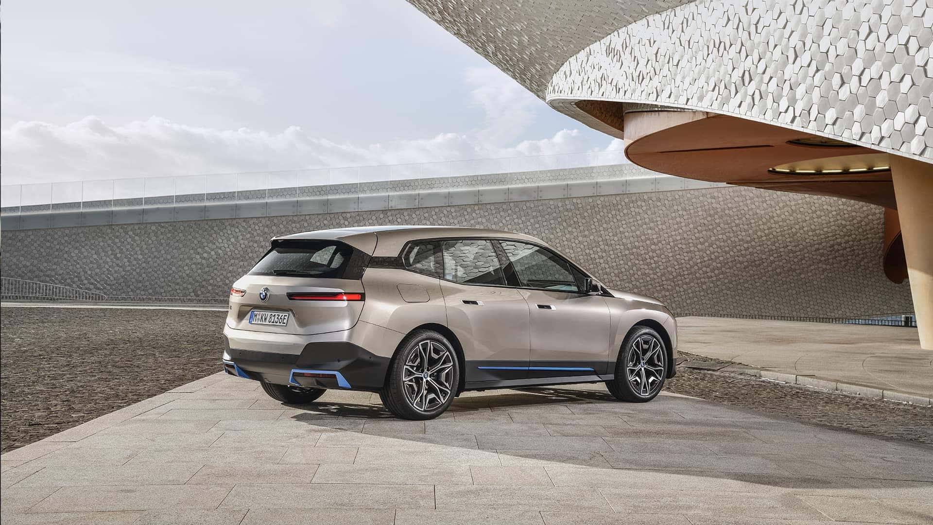 The 2022 fully electric BMW iX exterior