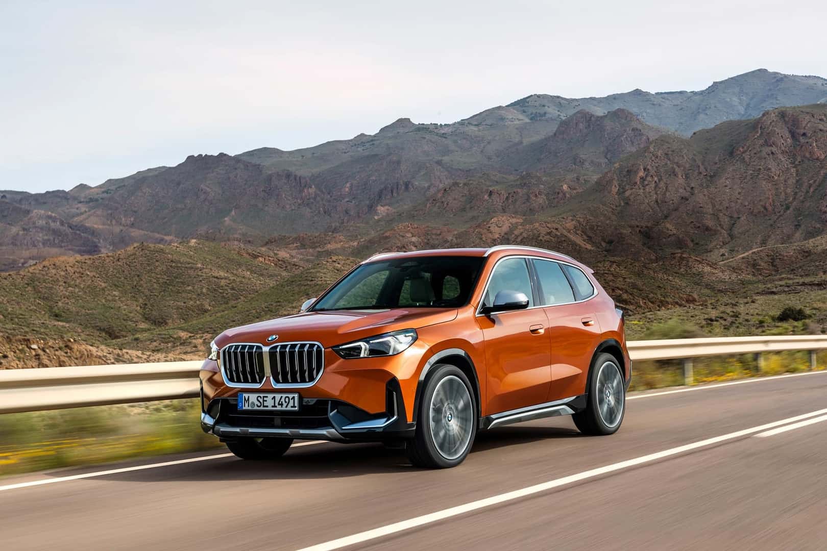 P90465602_lowRes_the-all-new-bmw-x1-x